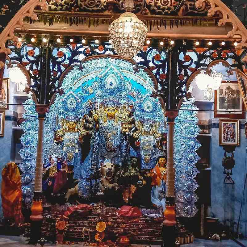 কলকাতার বনেদি বাড়ির দুর্গাপুজোগুলির মধ্যে অন্যতম হল - জোড়াসাঁকোর দাঁ বাড়ির দুর্গাপুজো। 