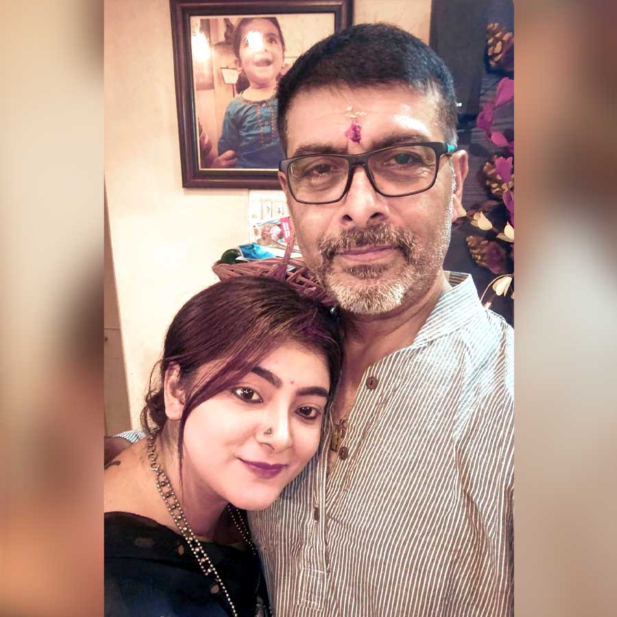 Sudip Mukherjee and his wifes new photo goes viral and arises various question dgtl