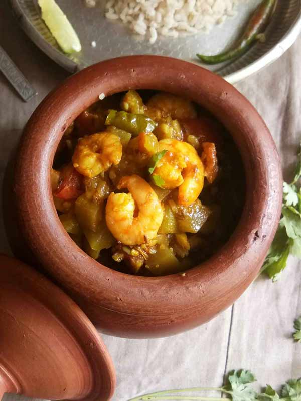 Goddess Durga is worshipped not only with vegetarian food, but fish is one of the major part of festivities