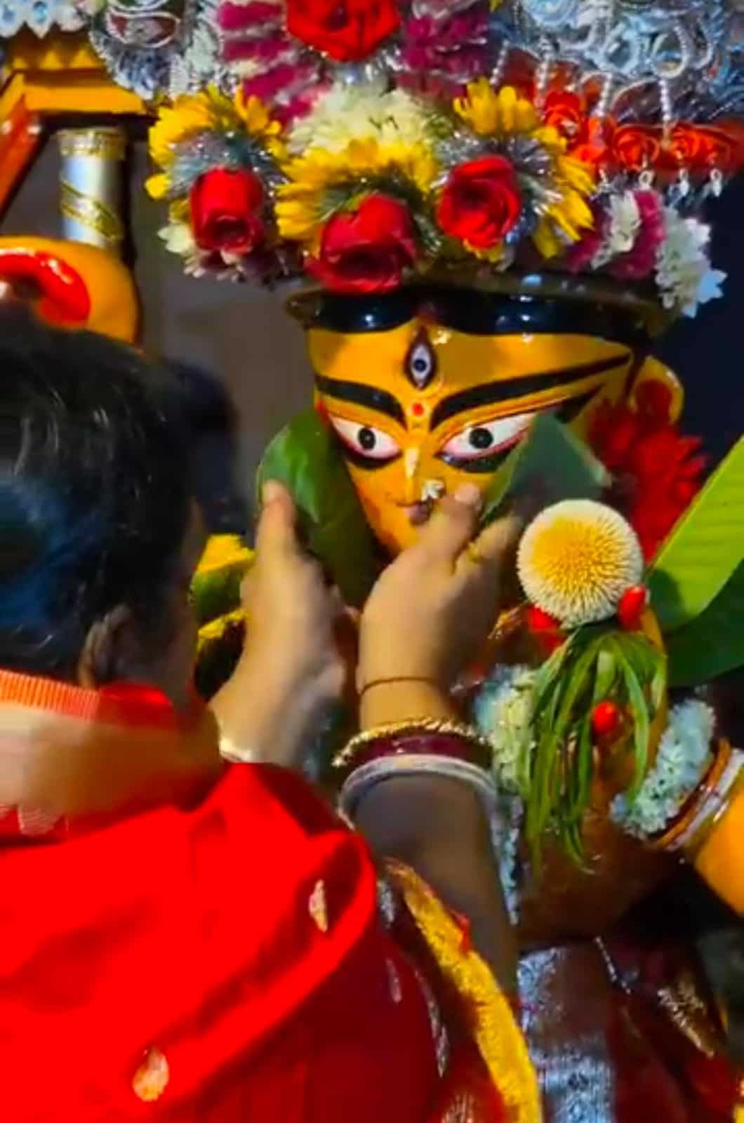 দশমীর দিন বাড়ির মহিলারা বরণ করেন দেবীকে। 