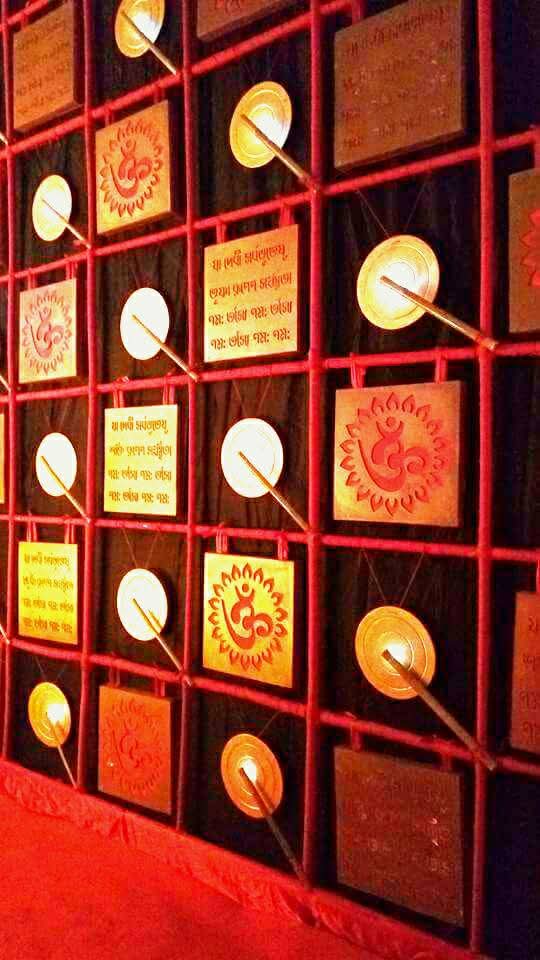 পাঁচুগোপালের মৃত্যুর পর শুরু হয় আর এক সমস্যা। পুজোর দায়িত্ব এসে পড়ে তাঁর নাবালক সন্তানদের উপর। কিন্তু, অর্থাভাবে তাঁরা পুজো করতে অসমর্থ হন।