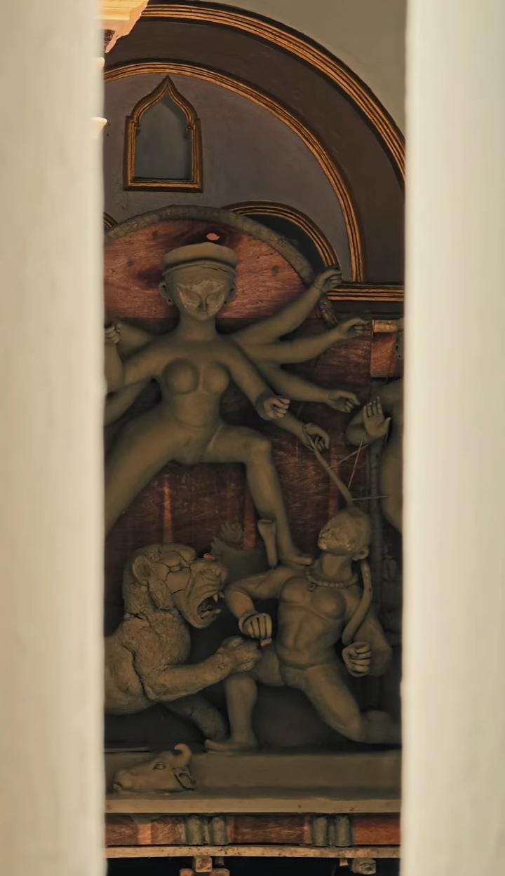  মাত্র ৫০ পয়সার বাজেট দিয়ে শুরু হওয়া সেই পুজো আজ এই শতকেও এক বনেদি বাড়ির ঐতিহ্য ধরে রেখেছে।