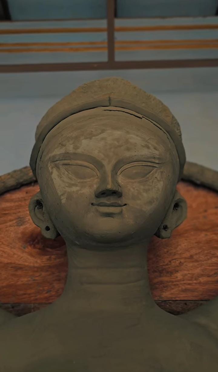  বউবাজারের অন্যান্য বনেদি পুজো যেমন আকরুর দত্ত, বদনচন্দ্র রায় বা রানি রাসমণি পরিবারের সঙ্গে এটিও দর্শনার্থীদের অন্যতম গন্তব্য। (এই প্রতিবেদনটি ‘আনন্দ উৎসব’ ফিচারের একটি অংশ)।