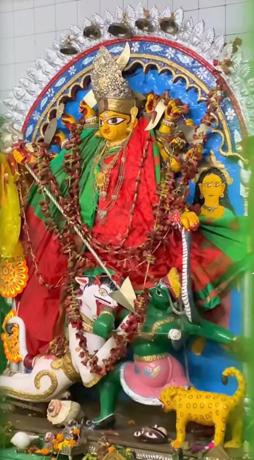 ১২। জানা যায়, এই অঞ্চলের চারপাশ এক সময় জঙ্গলে ঢাকা ছিল। এমনকী রাতের বেলায় এখানে বাঘেরও আনাগোনা চলত। তাই মা দুর্গার পায়ের কাছে বাঘের প্রতিমা রাখা হয়েছে। এ বার পুজোয় এক বার এই পুজো দেখে আসবেন নাকি?  (এই প্রতিবেদনটি ‘আনন্দ উৎসব’ ফিচারের একটি অংশ।)