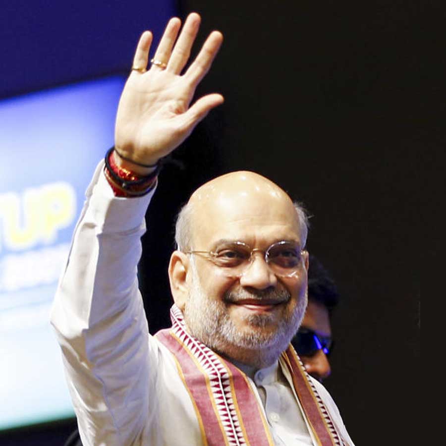 Amit Shah to arrive at Kolkata on Thursday night, Will inaugurate Pujas on Friday