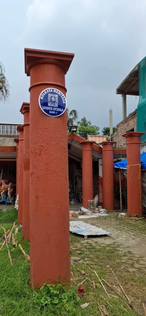 এই পরিবারের তরফে গোটা বাংলা জুড়ে মোট ৬৫টি মন্দির তৈরি করা হয়েছিল। 