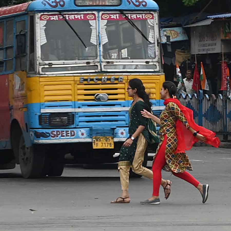 Kolkata has the lowest number of road accidents among 6 metro cities in a year, says police report
