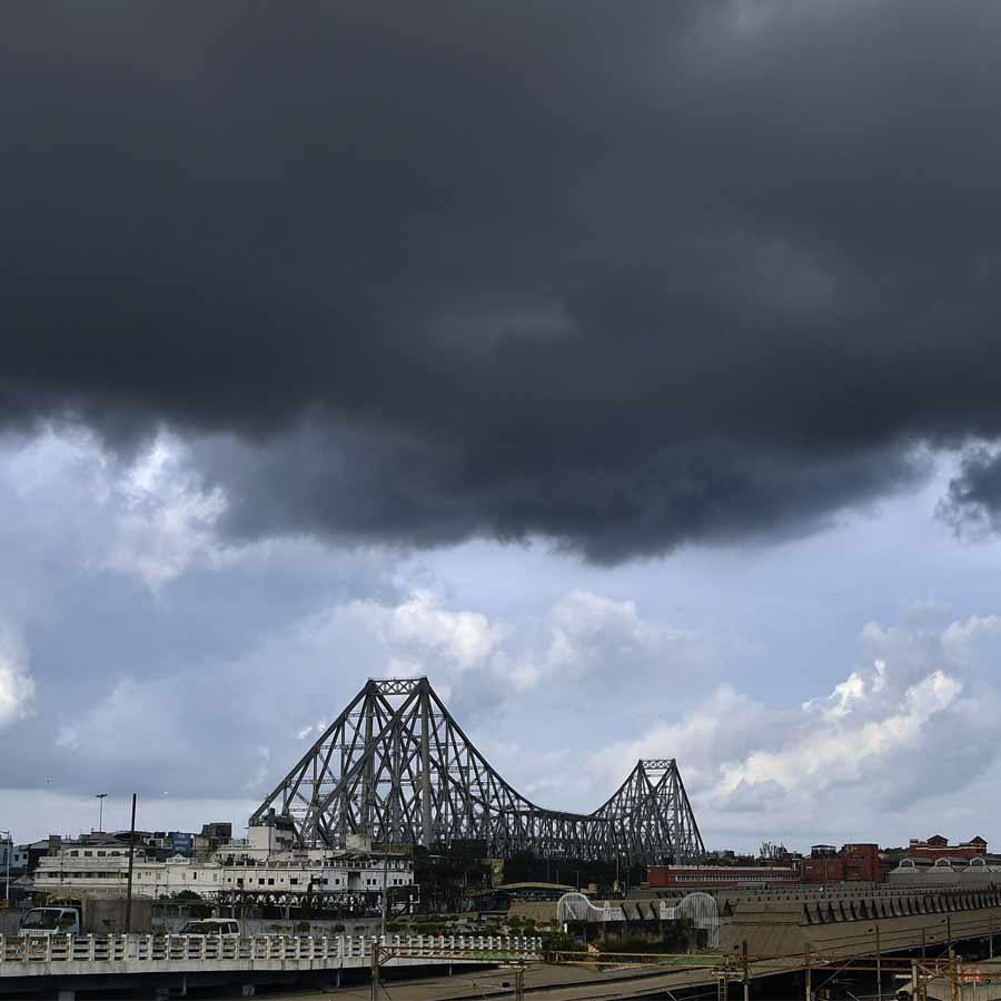 Heavy rain forecast in South Bengal districts as Low Pressure area forms in Bay of Bengal dgtl