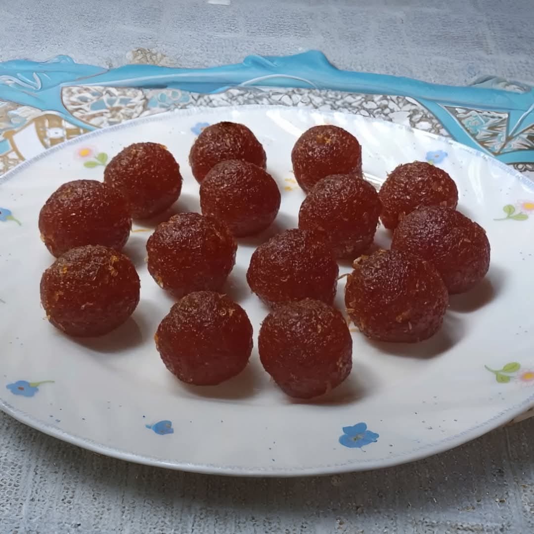 তৈরি হয়ে গেল সুস্বাদু পেঁপের নাড়ু! এই পুজোয় সকলের মন জয় করতে এটি পরিবেশন করুন। ঘরে তৈরি এই পেঁপের নাড়ু প্রায় এক সপ্তাহ পর্যন্ত রেখে খাওয়া যায়। তার জন্য এগুলি সম্পূর্ণ ঠান্ডা হওয়ার পরে কোনও এয়ারটাইট কন্টেনারে রেখে দিতে হবে। ( ‘আনন্দ উৎসব ২০২৫’-এর সাফল্যের নেপথ্যে রয়েছেন একাধিক সহযোগী। প্রেজ়েন্টিং পার্টনার ‘মারুতি সুজ়ুকি অ্যারেনা’। অন্যান্য সহযোগীরা হলেন ওয়েডিং পার্টনার ‘এবিপি ওয়ানস্টপ ওয়েডিং’, ফ্যাশন পার্টনার ‘কসমো বাজ়ার’, নলেজ পার্টনার ‘টেকনো ইন্ডিয়া ইউনিভার্সিটি’, ব্যাঙ্কিং পার্টনার ‘ইউনিয়ন ব্যাঙ্ক অফ ইন্ডিয়া’, কমফোর্ট পার্টনার ‘কার্লন’)।  (এই প্রতিবেদনটি ‘আনন্দ উৎসব’ ফিচারের একটি অংশ)। 