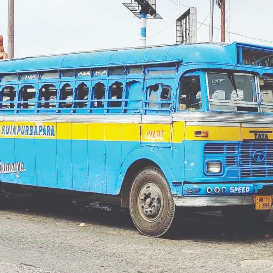 নইলে, দক্ষিণে আসার সরাসরি কোনও বাস পেলে তাতে উঠে পড়ুন। সময় একটু বেশি লাগলেও নিশ্চিন্তে গন্তব্যে পৌঁছে যাবেন। 