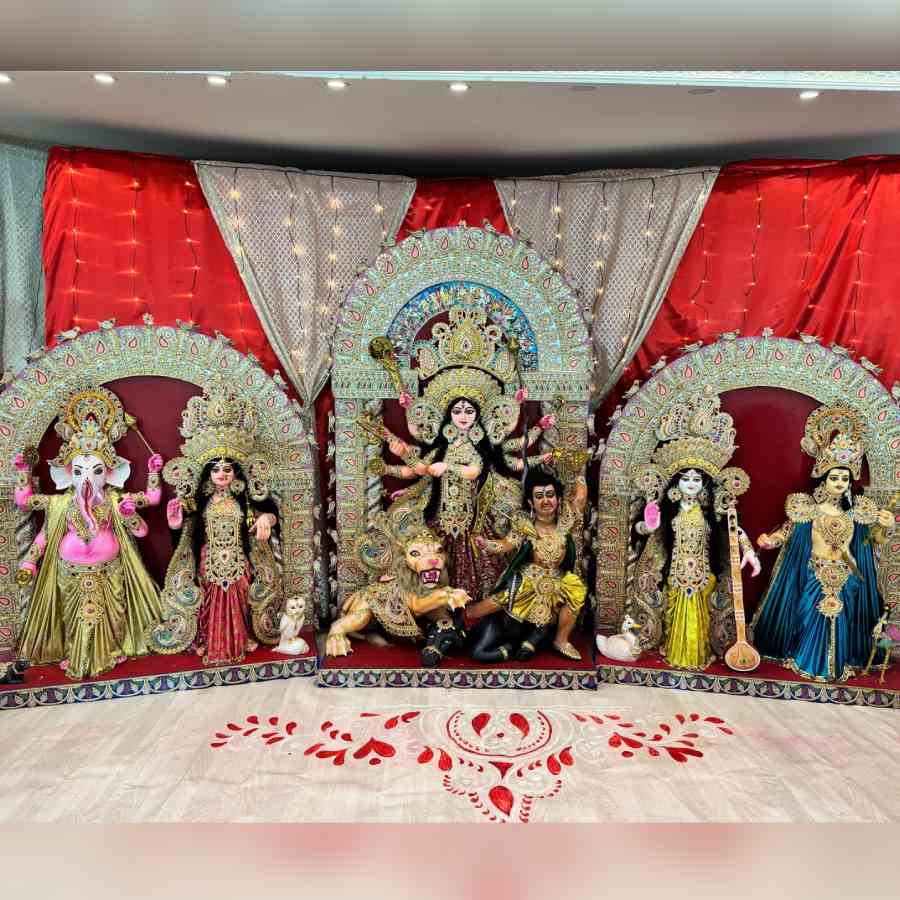 Three-days Durgotsav is going to be held from September 26 to 28 in the city of Amstelveen in the northern Netherlands