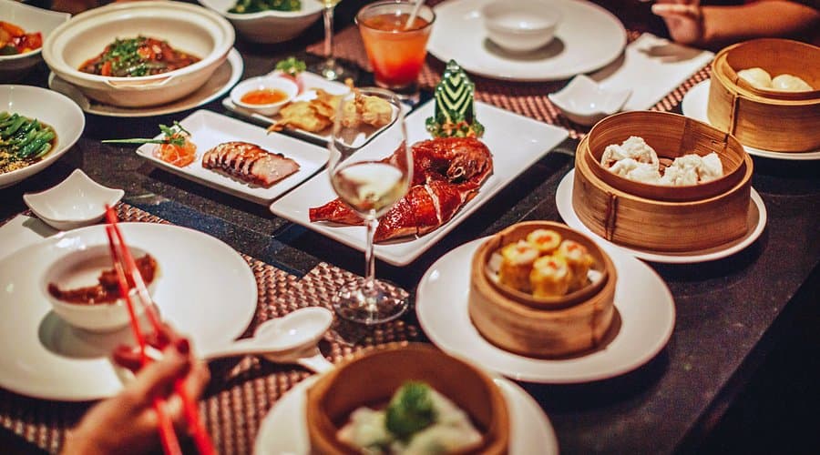 ম্যাডক্স স্কোয়ারে আড্ডা দেওয়ার পর ভূরিভোজ সারতে চলে যেতে পারেন ‘চায় ব্রেক জ়াসু’তে। মন ভাল করা পরিবেশের সঙ্গে এখানে পাবেন স্যুপ, স্যান্ডউইচ, কফি, স্যালাড, ইত্যাদি। 