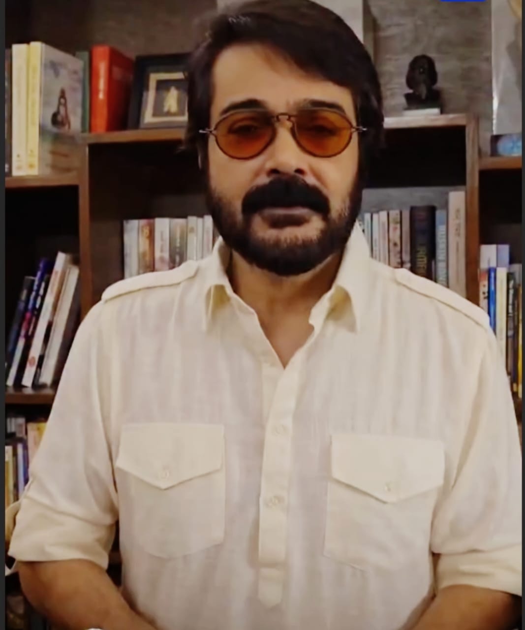 এই পুজোয় আপনিও এই ভাবে সেজে মাতিয়ে তুলতে পারেন আপনার পুজো পরিক্রমা। (‘আনন্দ উৎসব ২০২৫’-এর সাফল্যের নেপথ্যে রয়েছেন একাধিক সহযোগী। প্রেজ়েন্টিং পার্টনার ‘মারুতি সুজ়ুকি অ্যারেনা’। অন্যান্য সহযোগীরা হলেন ওয়েডিং পার্টনার ‘এবিপি ওয়ানস্টপ ওয়েডিং’, ফ্যাশন পার্টনার ‘কসমো বাজ়ার’, নলেজ পার্টনার ‘টেকনো ইন্ডিয়া ইউনিভার্সিটি’, ব্যাঙ্কিং পার্টনার ‘ইউনিয়ন ব্যাঙ্ক অফ ইন্ডিয়া’, কমফোর্ট পার্টনার ‘কার্লন’।)  (এই প্রতিবেদনটি ‘আনন্দ উৎসব’ ফিচারের একটি অংশ।)