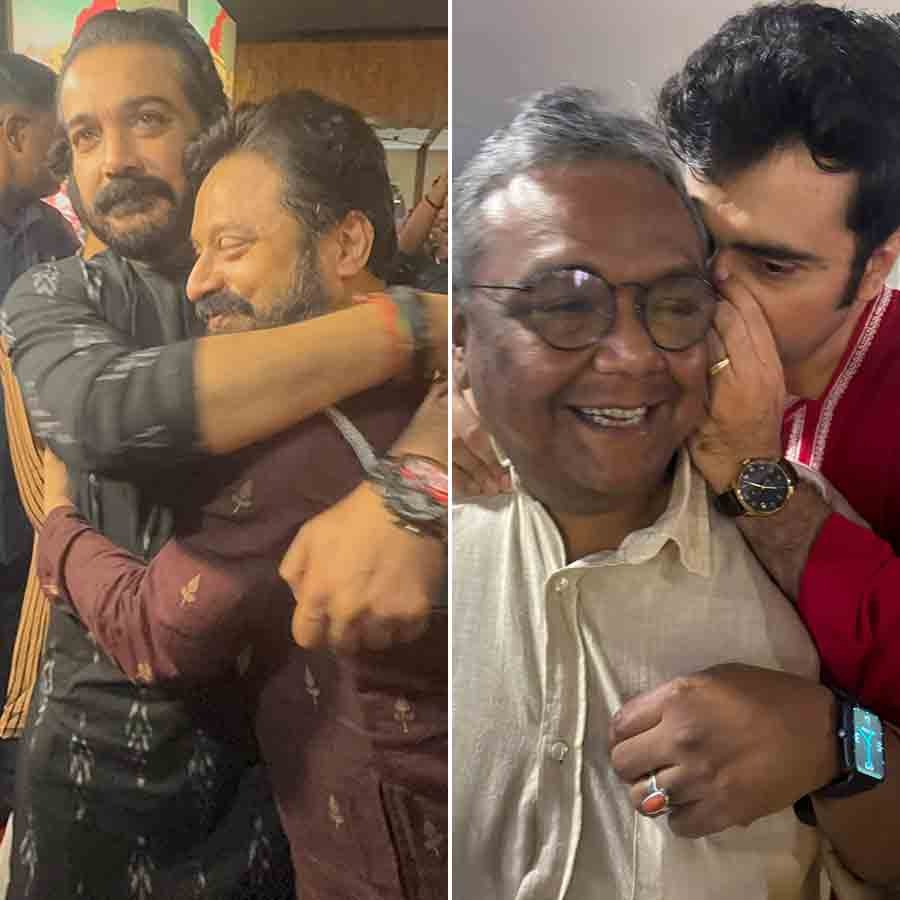 শিবপ্রসাদকে বুকে জড়িয়ে নিলেন প্রসেনজিৎ চট্টোপাধ্যায়।