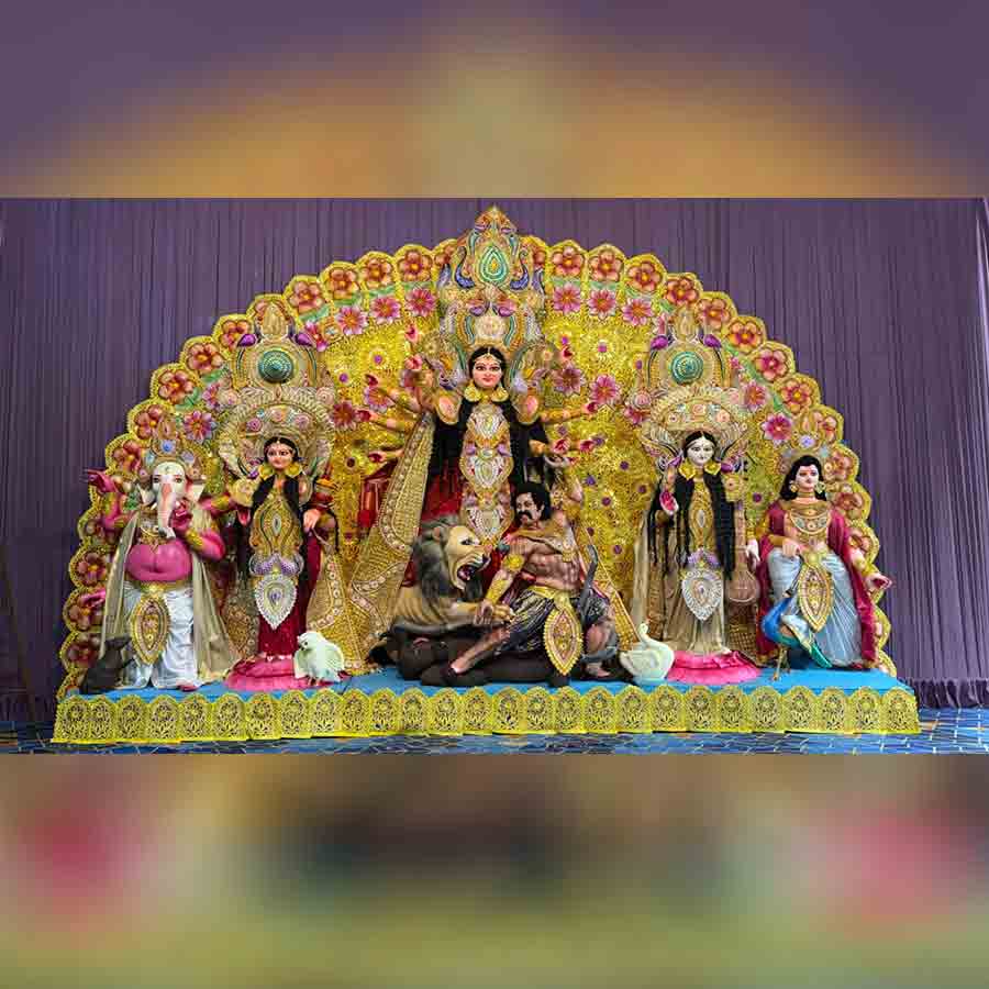 ‘বোম্বে দুর্গাবাড়ি সমিতি’-র দুর্গা পুজো।