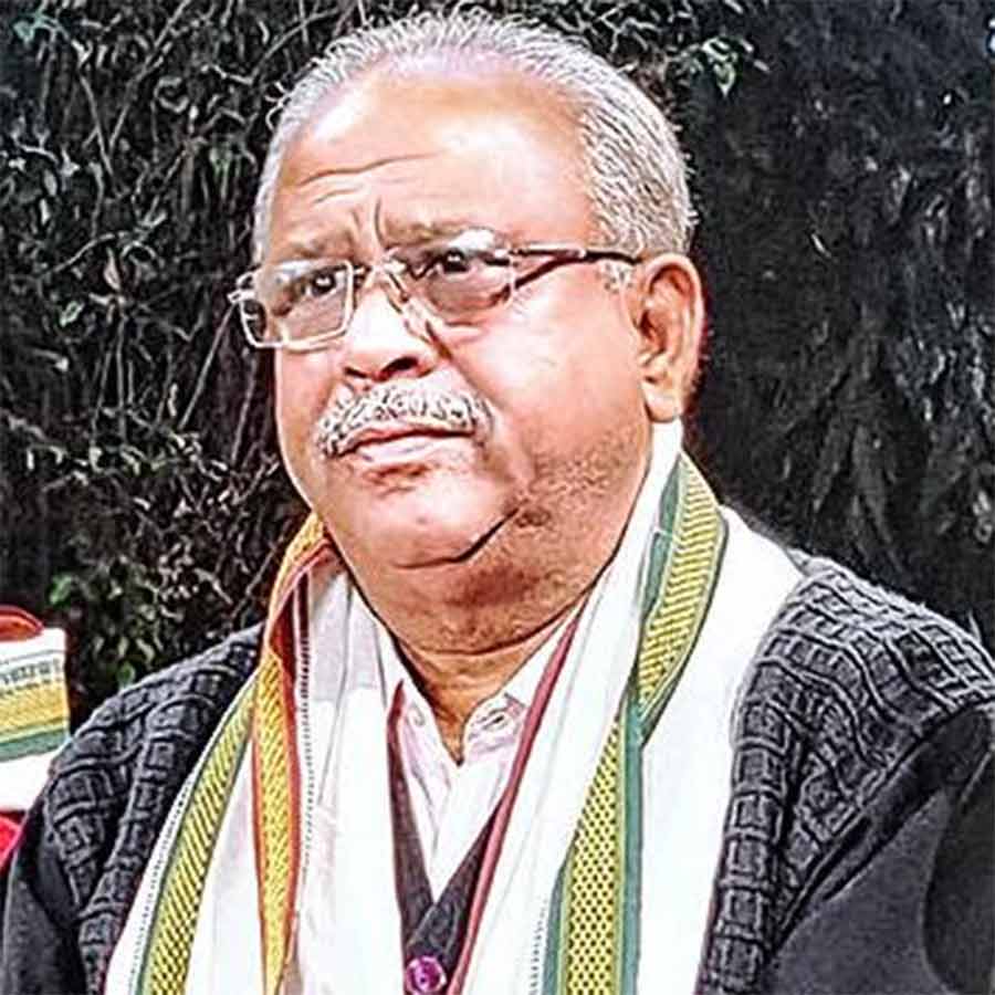 দিলীপ বসু।