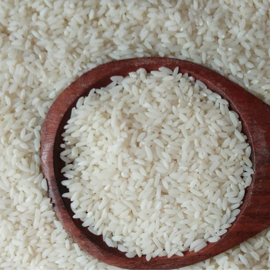 ভোগের খিচুড়ি বানাতে কী কী লাগবে চলুন আগে জেনে নেওয়া যাক। এর জন্য চাই - গোবিন্দভোগ চাল , সমপরিমাণ ডাল, গাজর, বিন্স, আলু, কড়াইশুঁটি , কাঁচা লঙ্কা, কুমড়ো, ফুলকপি, আদা-লঙ্কা বাটা, ঘি।