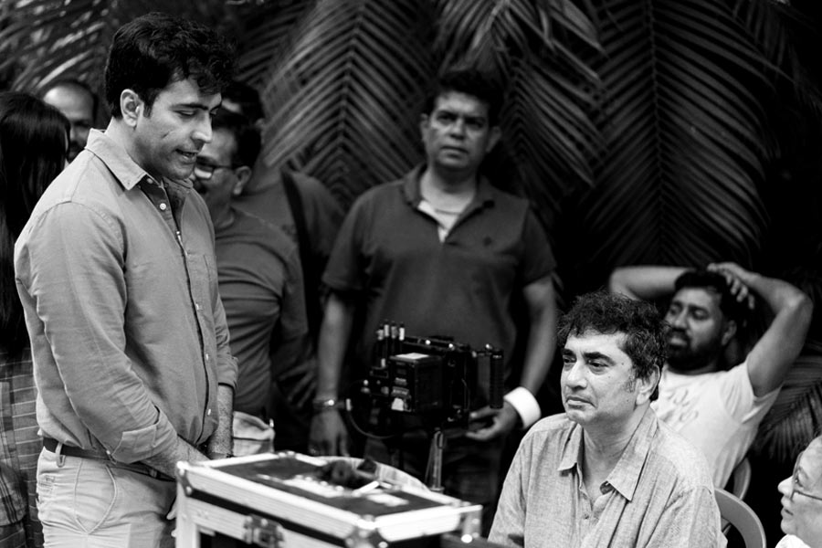 শুটিংয়ের ফাঁকে। 