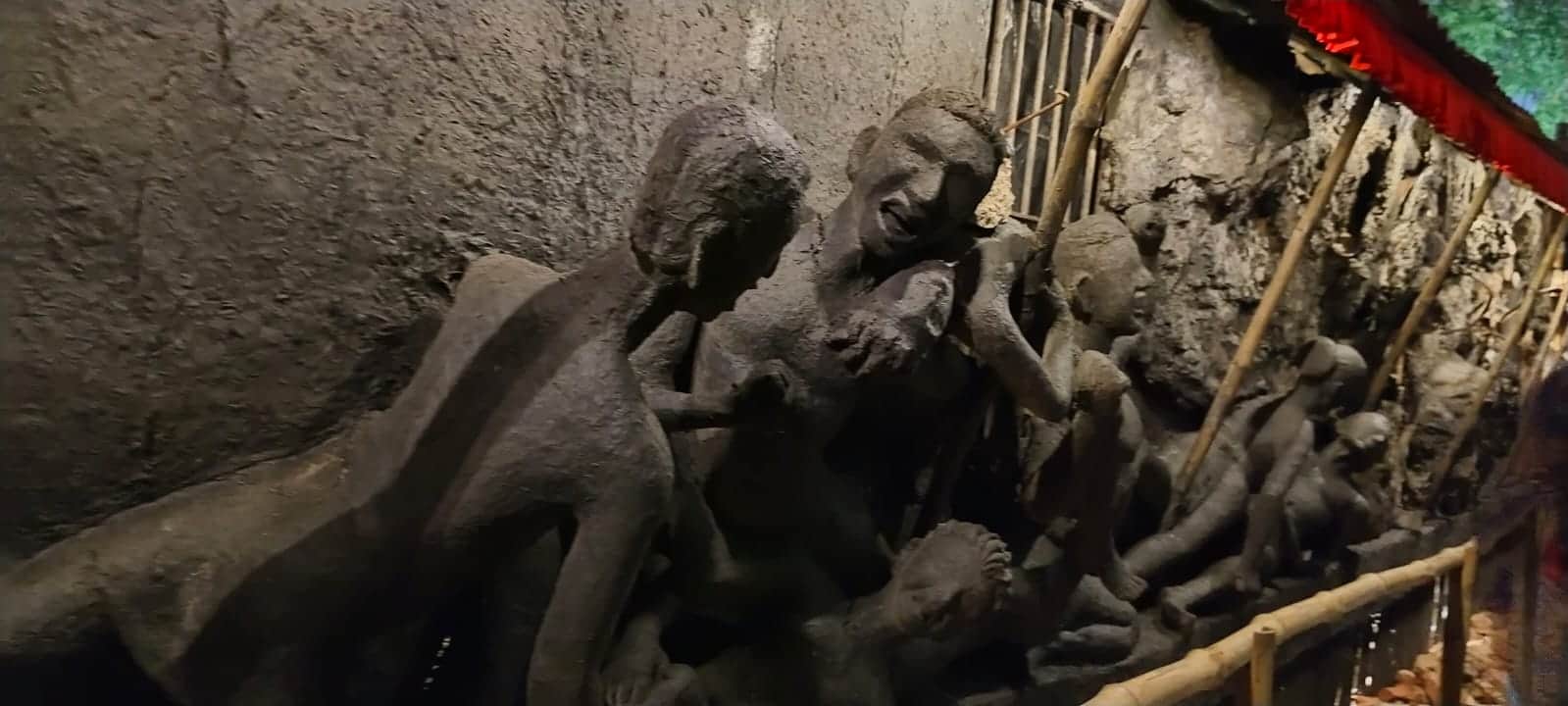 দক্ষিণের, আরও ভাল করে বেহালার ঠাকুর দেখতে এলে এক বার এই পুজো মণ্ডপে আসতে পারেন। (‘আনন্দ উৎসব ২০২৫’-এর সাফল্যের নেপথ্যে রয়েছেন একাধিক সহযোগী। প্রেজ়েন্টিং পার্টনার ‘মারুতি সুজ়ুকি অ্যারেনা’। অন্যান্য সহযোগীরা হলেন ওয়েডিং পার্টনার ‘এবিপি ওয়ানস্টপ ওয়েডিং’, ফ্যাশন পার্টনার ‘কসমো বাজ়ার’, নলেজ পার্টনার ‘টেকনো ইন্ডিয়া ইউনিভার্সিটি’, ব্যাঙ্কিং পার্টনার ‘ইউনিয়ন ব্যাঙ্ক অফ ইন্ডিয়া’, কমফোর্ট পার্টনার ‘কার্লন’)।  (এই প্রতিবেদনটি ‘আনন্দ উৎসব’ ফিচারের একটি অংশ)।