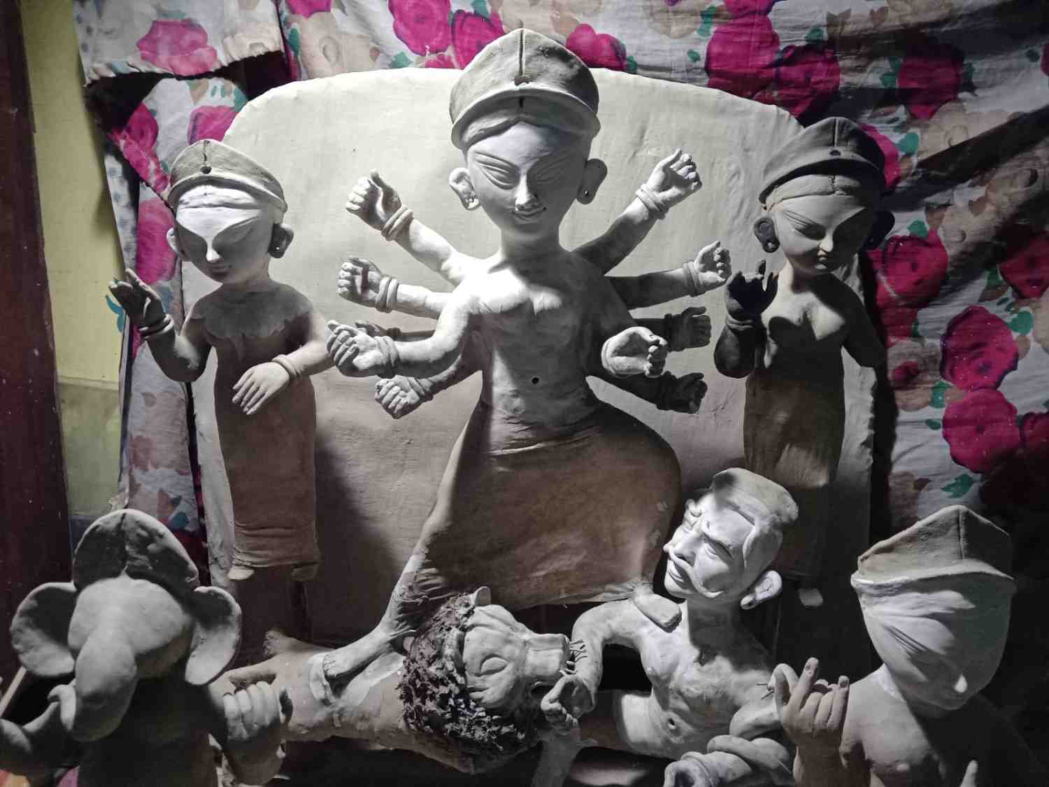 আসলে দেবনাথ পরিবারে প্রত্যেকটি প্রতিমা শারদোৎসবের পর টানা এক বছর বাড়িতেই রেখে দেওয়া হয়। এই এক বছর মায়ের নিত্য পুজো করা হয়। 