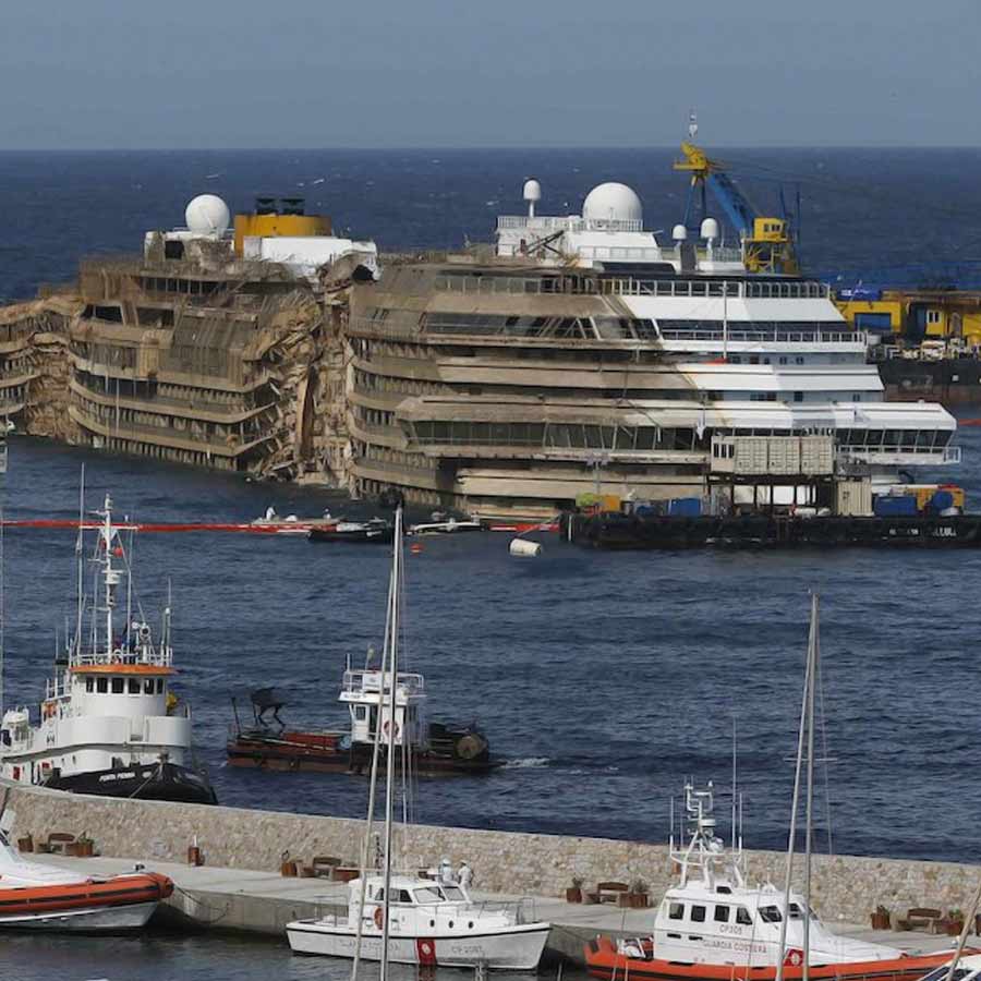 প্রায় ১,১৪,৫০০ টন ওজন এবং ২৯০ মিটার দৈর্ঘ্য ছিল প্রমোদতরীটির। এর ক্যাপ্টেন ছিলেন ফ্রান্সেস্কো শেটিনো। তিনি ২০০৬ সালে বেশ কয়েক বার কোস্টা কনকর্ডিয়া চালিয়েছেন। তা হলে কী হবে! তাঁরই একটি ভুল সিদ্ধান্তের জেরে প্রাণ গিয়েছিল ৩২ জনের।