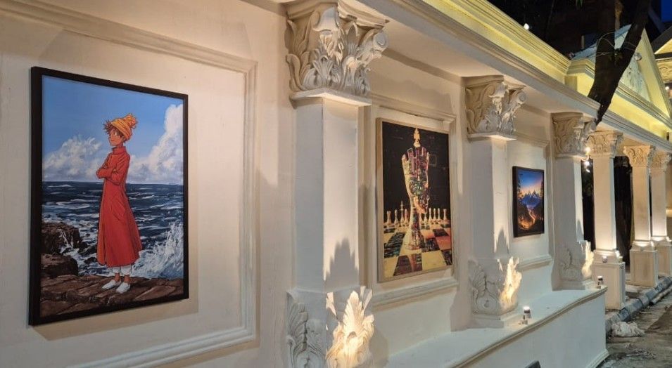 মূলত, কৃত্রিম বুদ্ধিমত্তা বা এআই প্রযুক্তির উপর ভিত্তি করে প্রাক্তন এই আইএএস আধিকারিক তাঁর এই শিল্পসম্ভার সৃষ্টি করেছেন। 