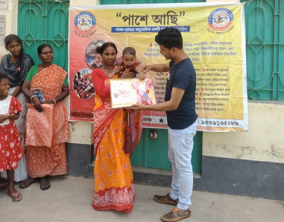 তবে কেবল পুজোর সময় নতুন পোশাক নয়, এই সমাজসেবী সংগঠন সারা বছর ধরেই নানা ভাবে মানুষের পাশে থাকে। 