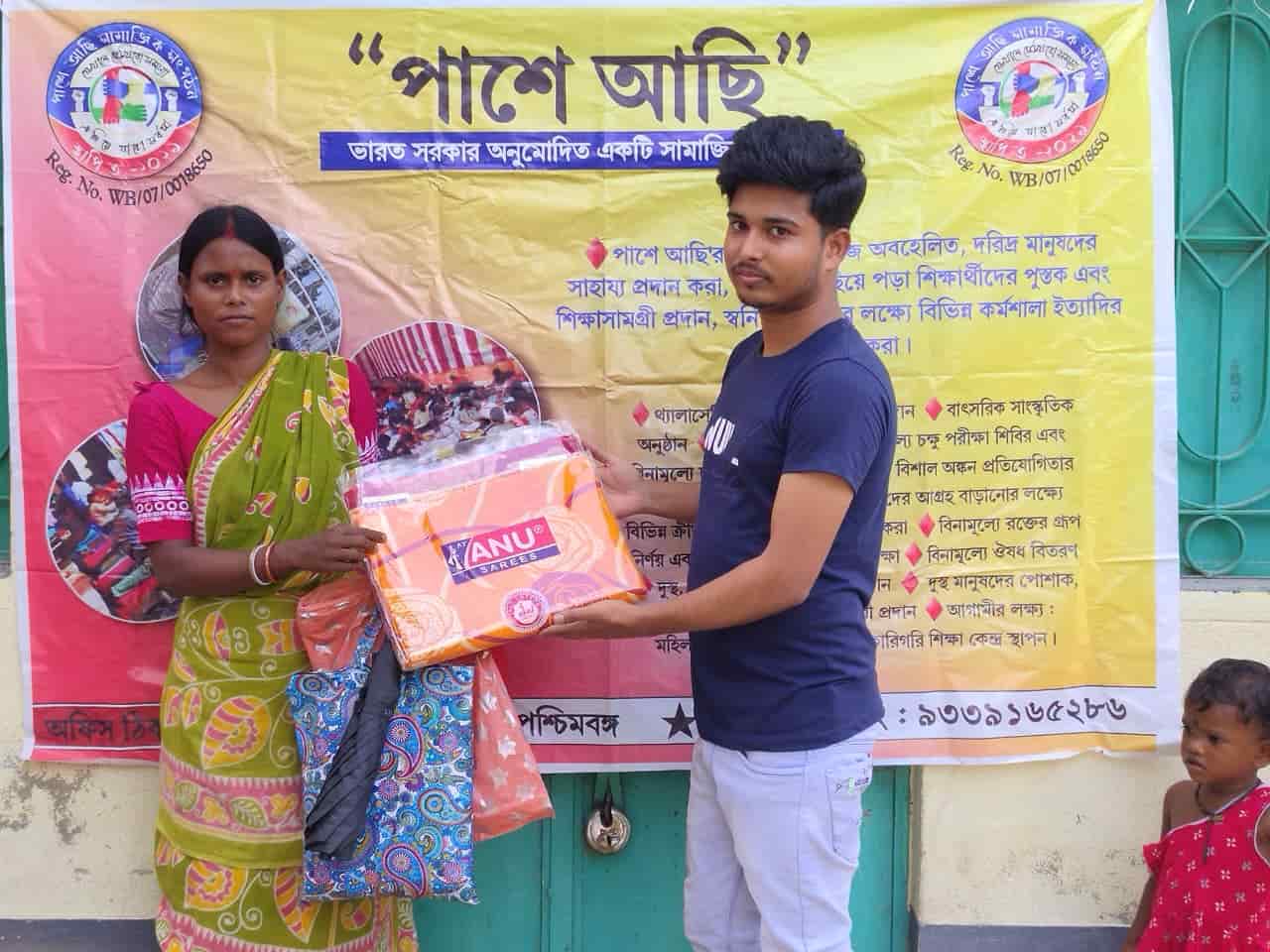 বলাই বাহুল্য, পুজোর আগে নতুন জামা পেয়ে খুশি হুগলি জেলার গুড়াপ থানার অন্তর্গত চেরাগ্রামের সমস্ত মানুষ।   (‘আনন্দ উৎসব ২০২৫’-এর সাফল্যের নেপথ্যে রয়েছেন একাধিক সহযোগী। প্রেজ়েন্টিং পার্টনার ‘মারুতি সুজ়ুকি অ্যারেনা’। অন্যান্য সহযোগীরা হলেন ওয়েডিং পার্টনার ‘এবিপি ওয়ানস্টপ ওয়েডিং’, ফ্যাশন পার্টনার ‘কসমো বাজ়ার’, নলেজ পার্টনার ‘টেকনো ইন্ডিয়া ইউনিভার্সিটি’, ব্যাঙ্কিং পার্টনার ‘ইউনিয়ন ব্যাঙ্ক অফ ইন্ডিয়া’, কমফোর্ট পার্টনার ‘কার্লন’)। (এই প্রতিবেদনটি ‘আনন্দ উৎসব’ ফিচারের একটি অংশ)।