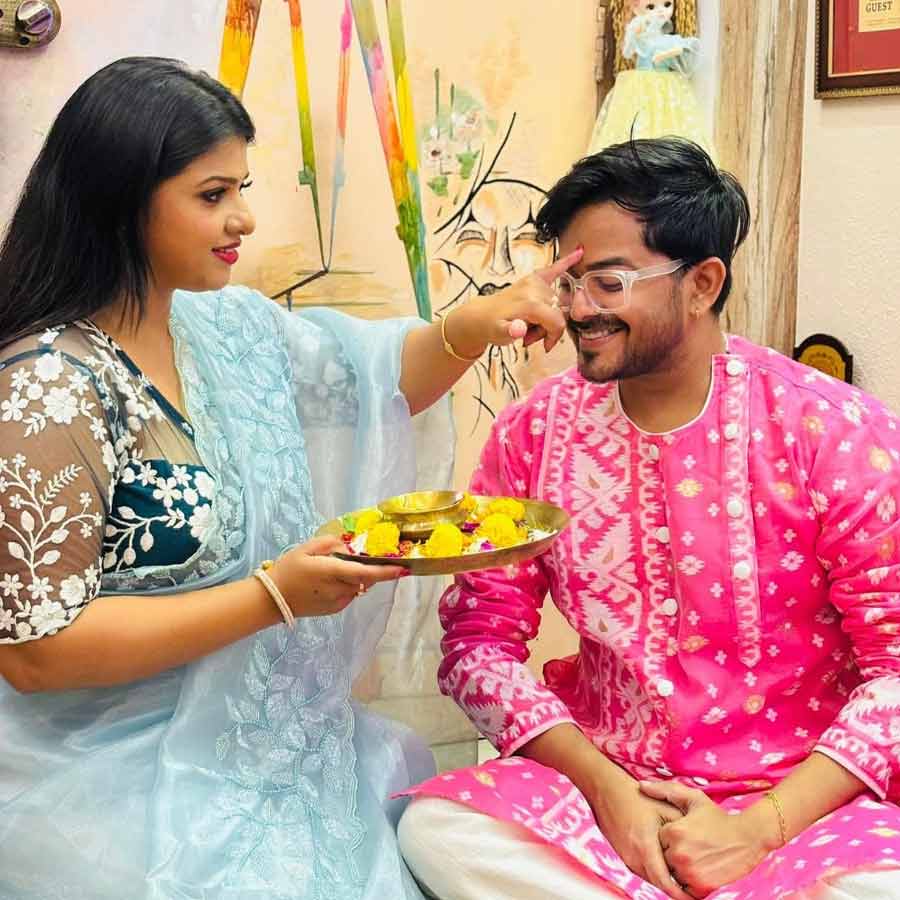 সায়কের জন্মদিনে সুস্মিতার বিশেষ শুভেচ্ছা।