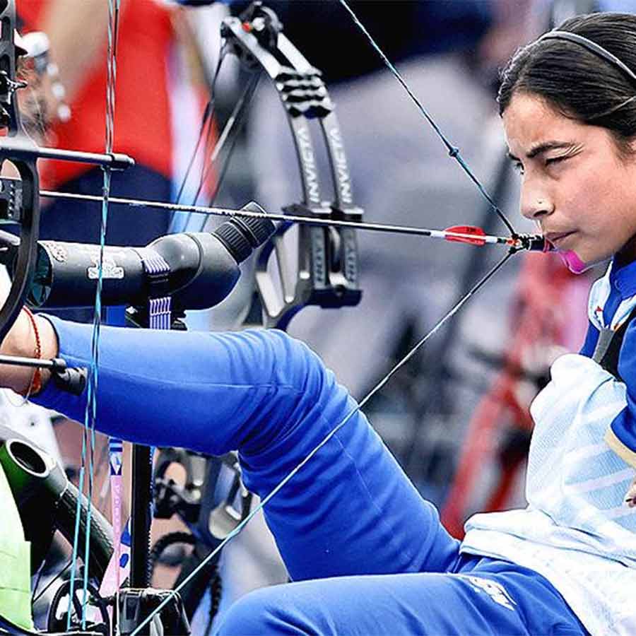 লক্ষ্যভেদ: ১৮ বছর বয়সেই বিশ্বচ্যাম্পিয়ন শীতল।