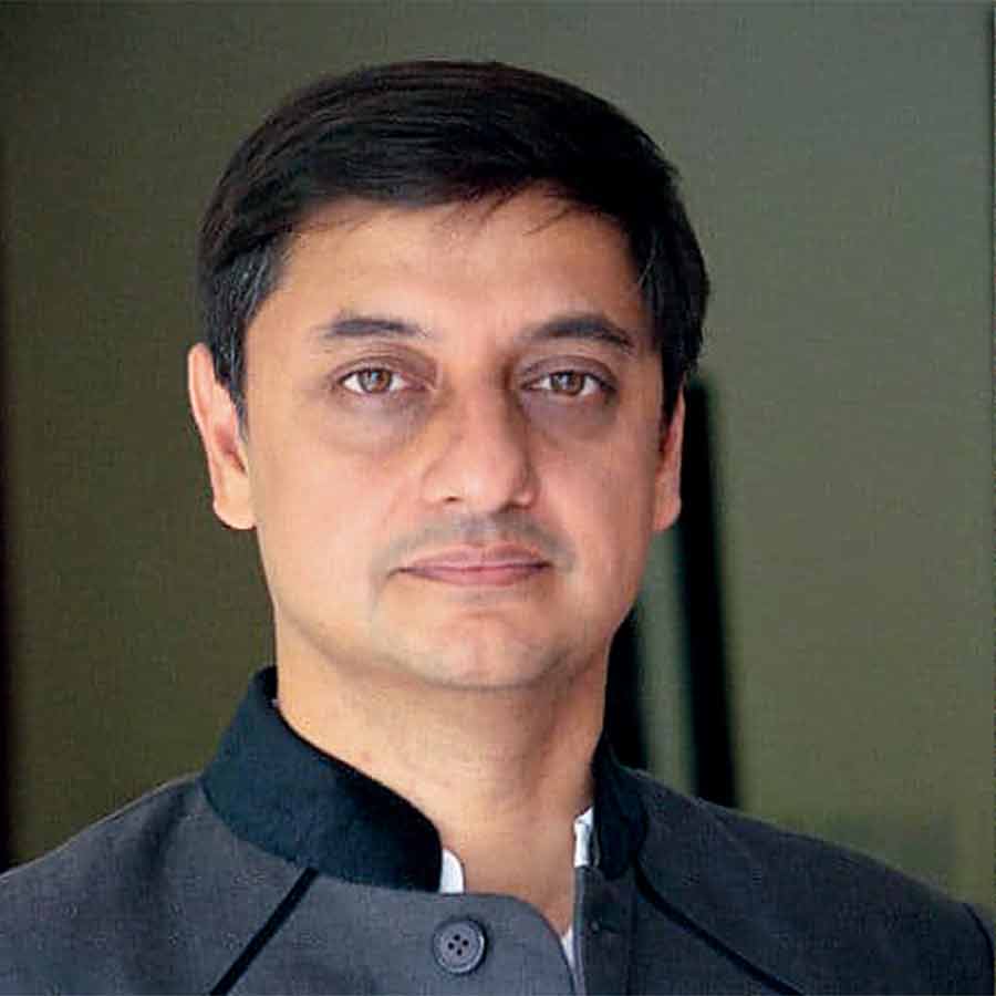 Sanjeev Sanyal's problems are increasing due to controversial comments about the judiciary