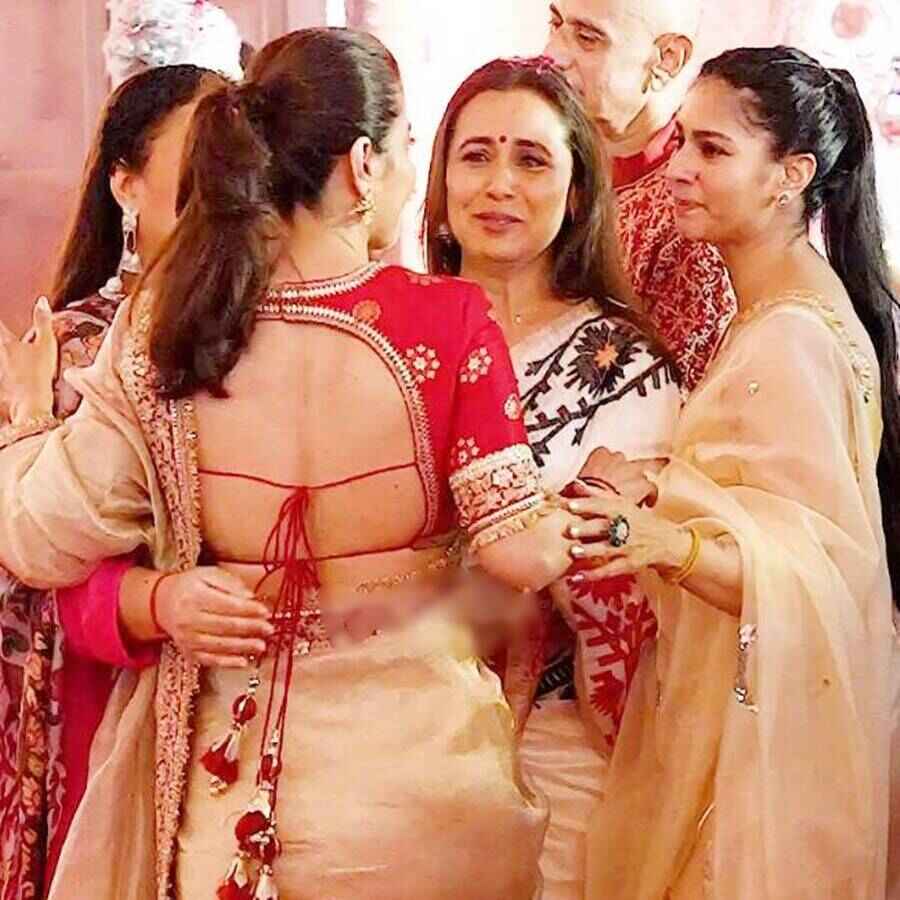 Rani Mukerji, Kajol Get Teary-Eyed As They Remember Uncle Deb Mukherjee At Durga Puja Festivity dgtl