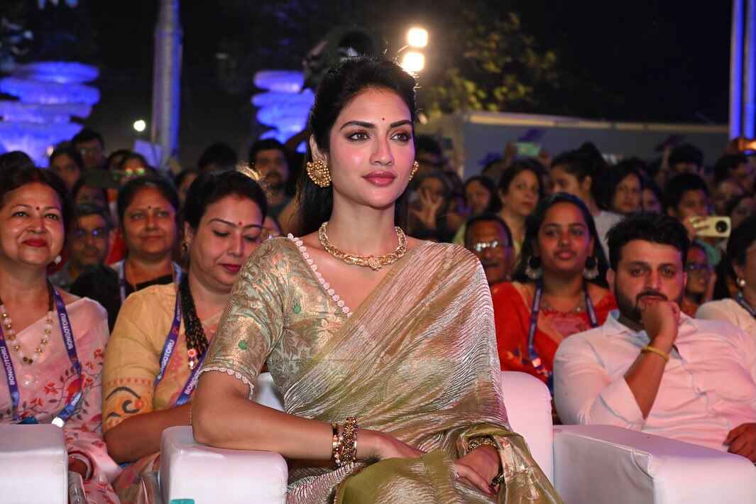 দিল্লির পুজোয় নুসরত জাহান।