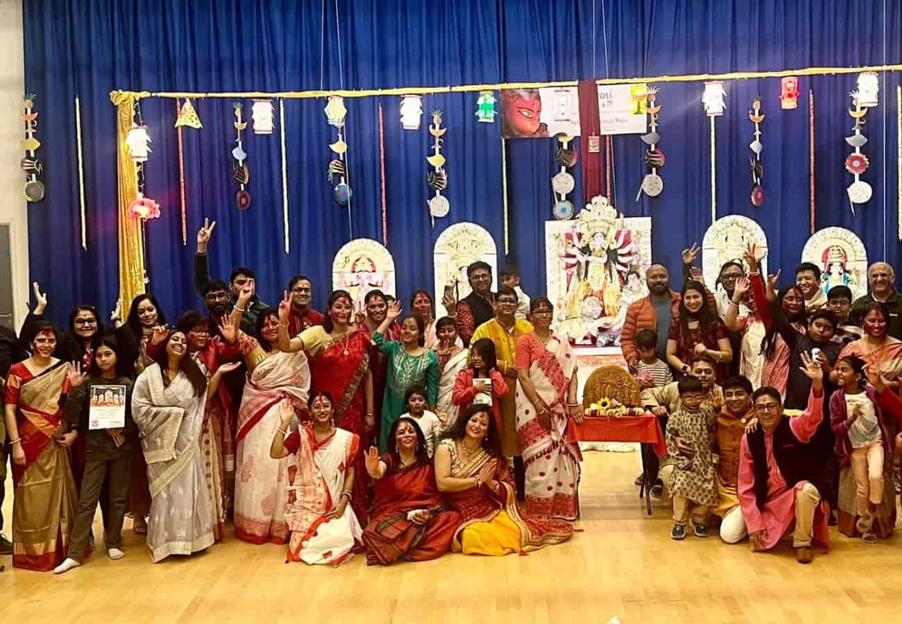 সম্প্রদায় চালিত বিশেষ দাতব্য সংস্থা ‘ত্রিবেণী’র এই পুজো চলতি বছর পা দিতে চলেছে তৃতীয় বর্ষে। চলতি বছরের ভাবনা ‘ওয়ান ওয়ার্ল্ড, মেনি ভয়েজ়েস’।  