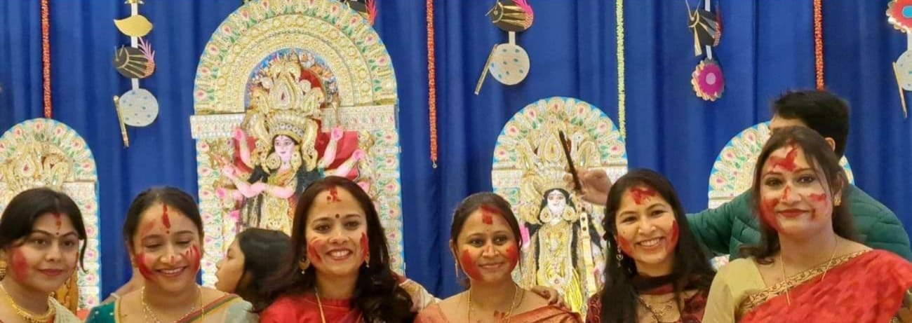  সবশেষে ঢাকের তালে সিঁদুর খেলা। 