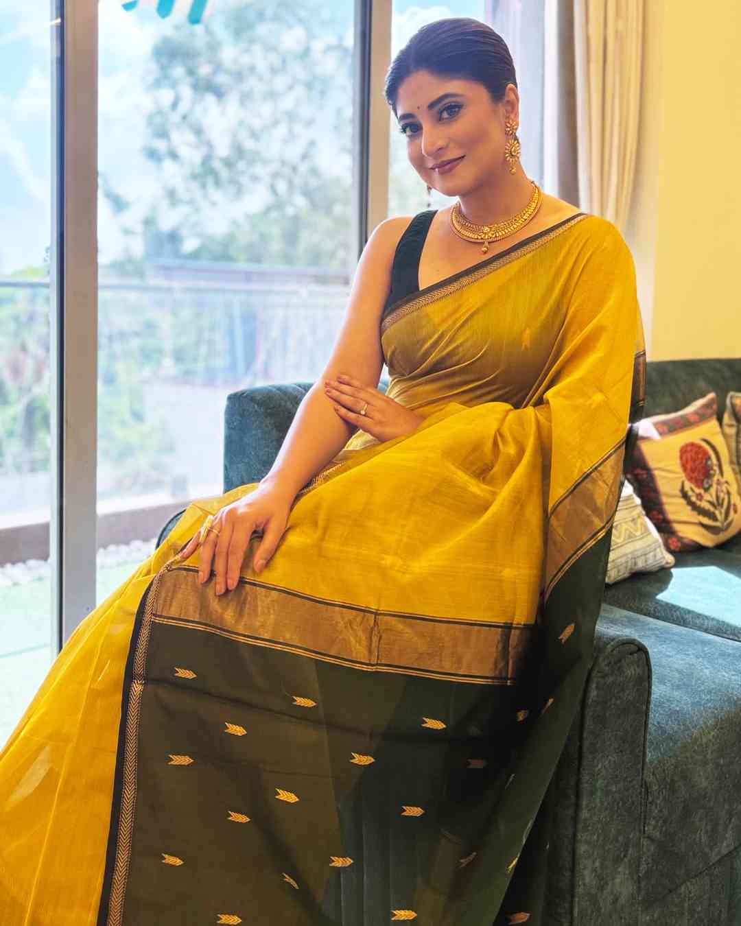 পঞ্চমীর সাজে অভিনেত্রী সন্দীপ্তা সেন।