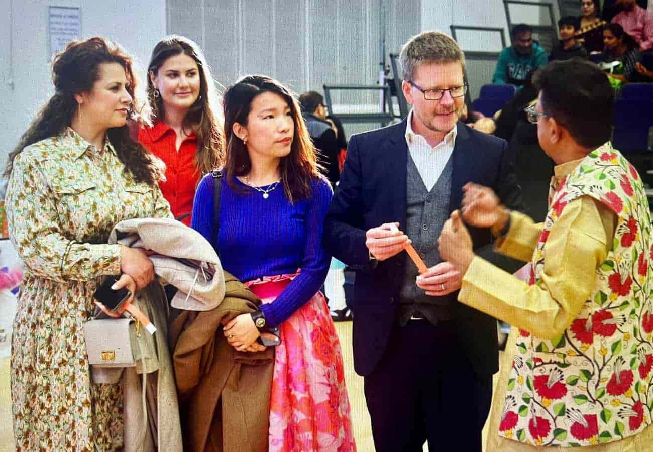  ত্রিবেণী এলসবেরির সারা বছরের দাতব্য কার্যক্রমের মধ্যে থাকে- অভাবগ্রস্ত মানুষদের জন্য নিয়মিত খাদ্য বিতরণ, প্রবীণদের জন্য খাবারের আয়োজন, বিশেষ চাহিদা সম্পন্ন শিশুদের জন্য প্রয়োজনীয় সামগ্রী প্রদান। 