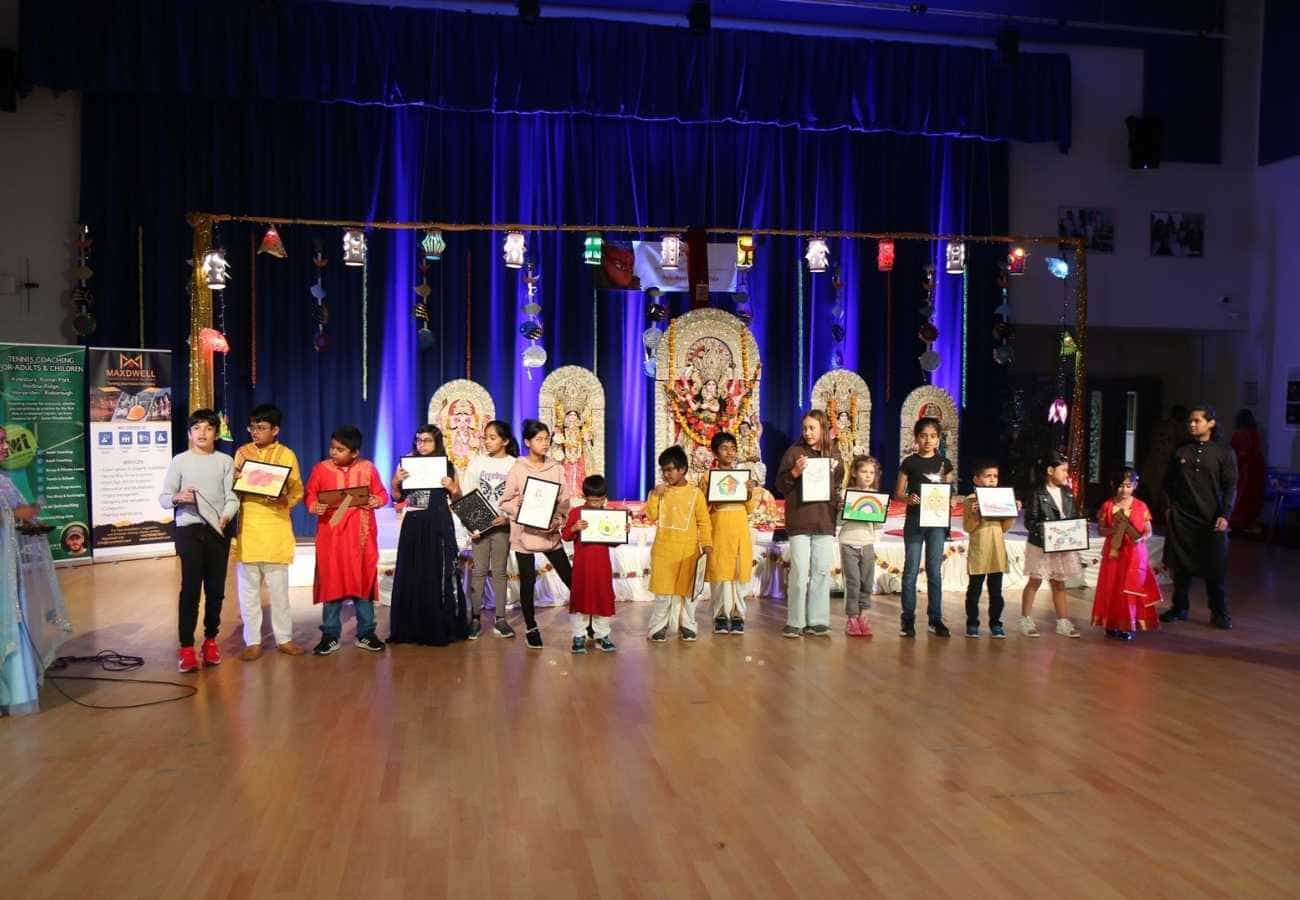 আয়োজকদের কথায়, “‘ওয়ান ওয়ার্ল্ড, মেনি ভয়েজ়েস’-এর মাধ্যমে আমরা চাই মানুষকে এক করে তুলতে, সংস্কৃতি উদ্‌যাপন করতে এবং সামাজিক কল্যাণের স্বার্থে অর্থ সংগ্রহ করতে।” 