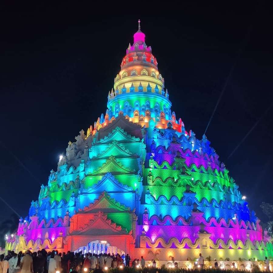 লুমিনাস ক্লাবেস পুজো।