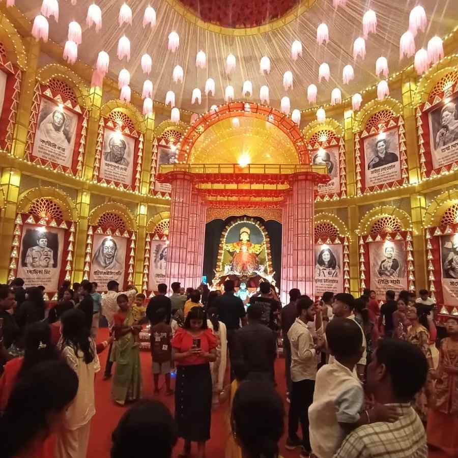 দিনহাটা বলরামপুর রোড স্বাধীন ক্লাবের পুজো।