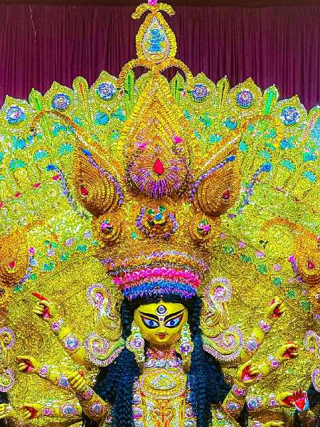 ম্যাডক্স স্কোয়্যারের প্রতিমা।