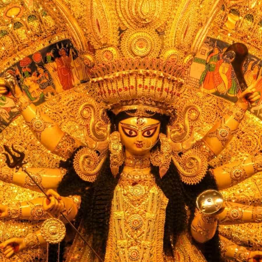 দেবী দুর্গার নয়টি রূপকে একত্রে এই নবপত্রিকার মাধ্যমে পুজো করার বা নবদুর্গার মন্ত্র হল 'নবপত্রিকাবাসিন্যৈ নবদুর্গায়ৈ নমঃ'।