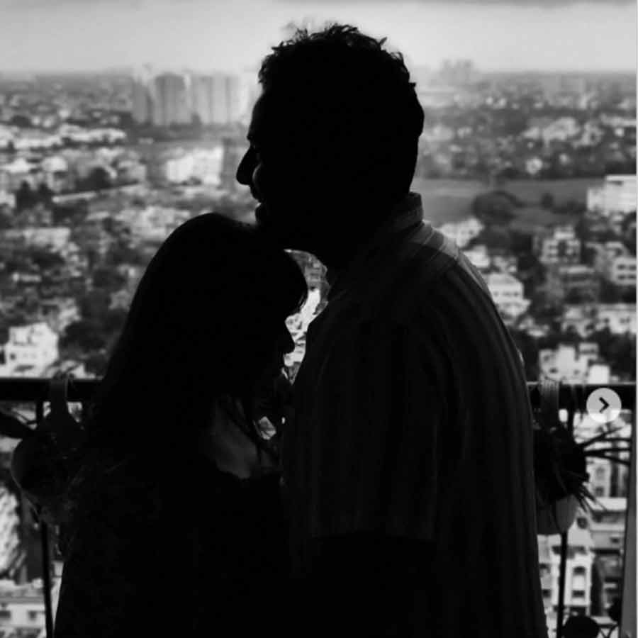 Tollywood director Tathagata Mukherjee shares a special photo with girlfriend Alokbarsha dgtl