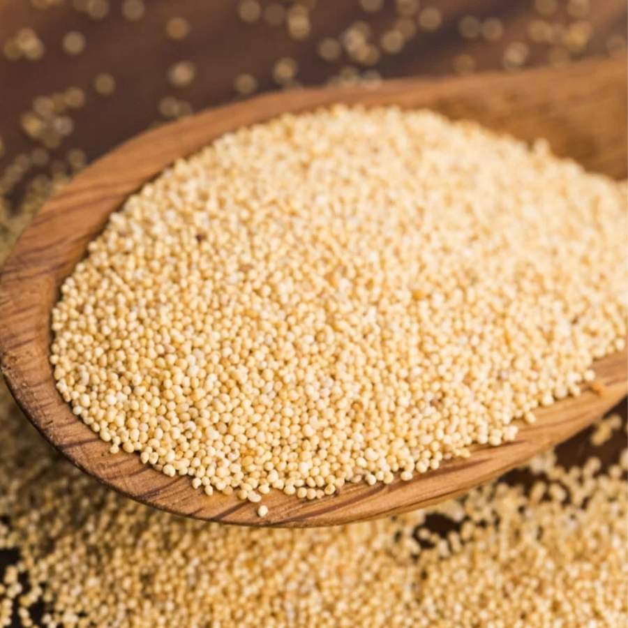 ২-৩ জনের জন্য পোস্ত পাতুরি বানাতে কী কী লাগবে চলুন জেনে নেওয়া যাক। পোস্ত পাতুরি বানানোর উপকরণ হল: পোস্ত বাটা, নারকেল বাটা, লঙ্কা কুচি, হলুদ গুঁড়ো, নুন, সর্ষের তেল, কলাপাতা, সুতো। 