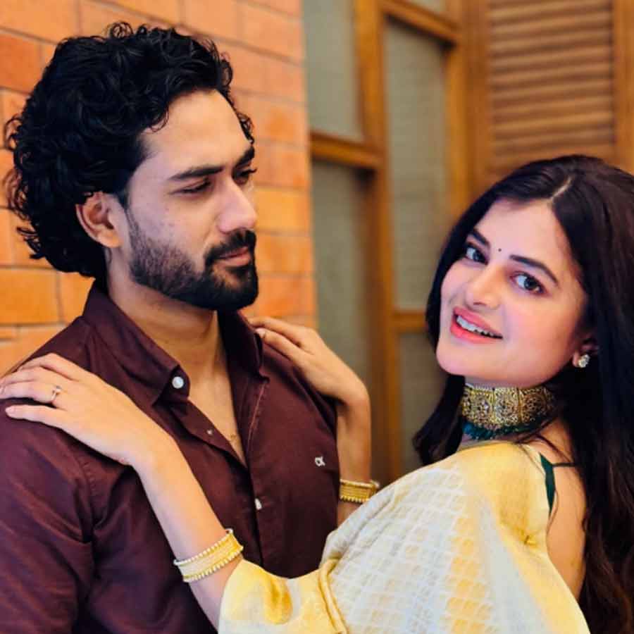 Actress Madhumita Sarcar celebrates first year love anniversary with Debmalya