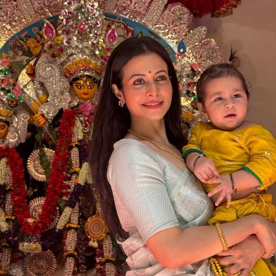 Koel Mallick revealed her daughter Kavya's face on saptami dgtl