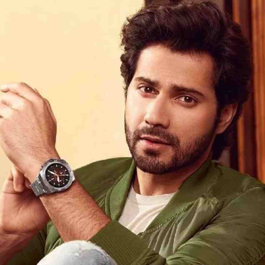 Varun Dhawan keeps his cool as his driver allegedly abuses a man dgtl