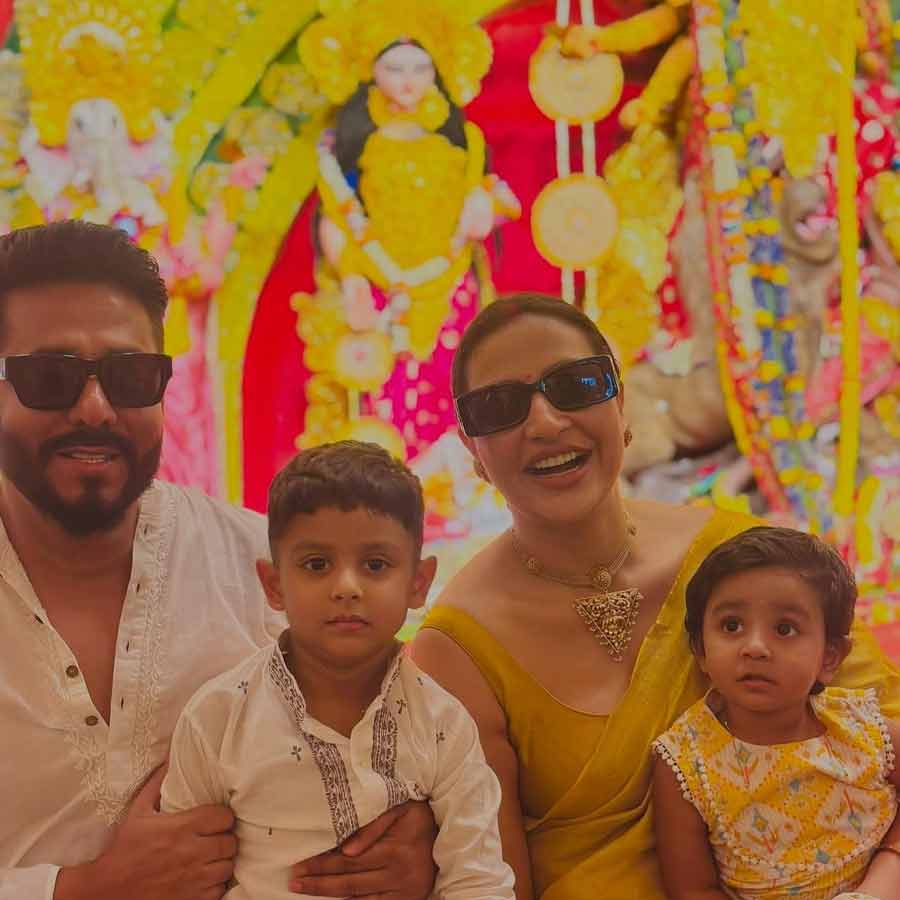 Actress Subhashree Ganguly shares special family photo with her family