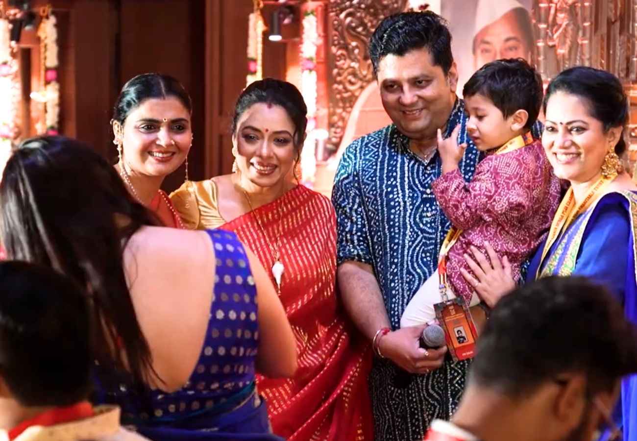 ৯। আদ্যোপান্ত বাঙালি সাজে ধরা দেন রূপালি গঙ্গোপাধ্যায়ও। 