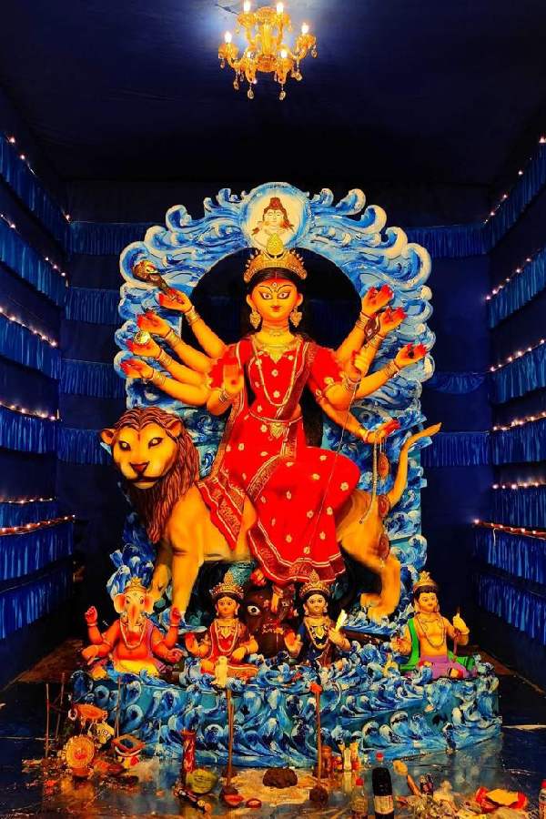 ভবানীপুর পদ্মপুকুর ইয়ুথ অ্যাসোসিয়েশনের পুজো।